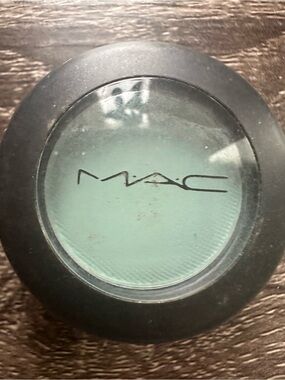 MAC Cosmetics Single Eyeshadow — aqua